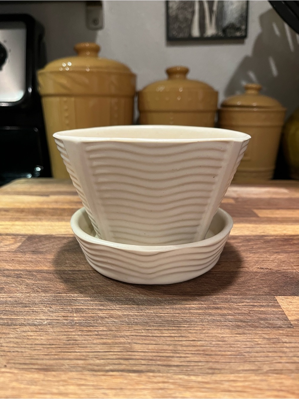 Vintage McCoys 5” Pot with Textured Wave Design
